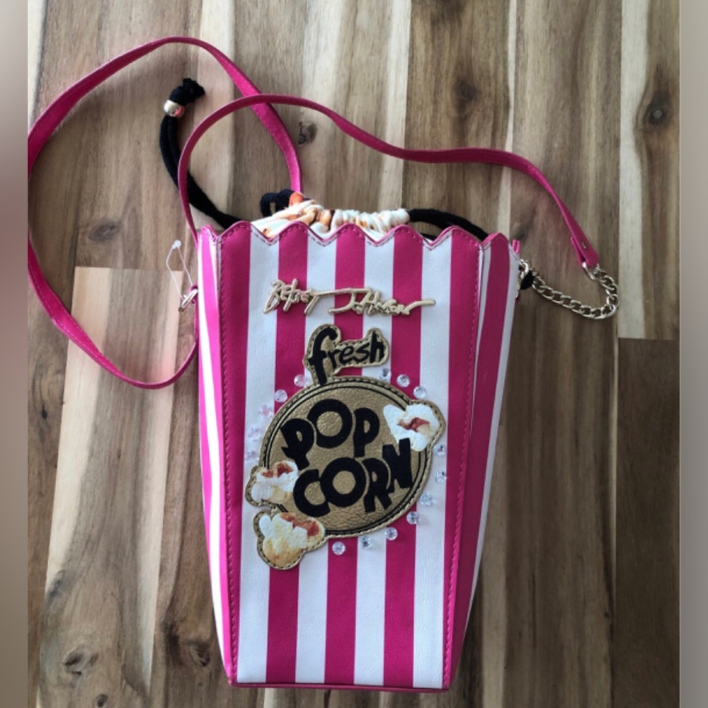 Last sample/Betsey Johnson Butter Me Up Popcorn Bucket Crossbody bag purse NWOT